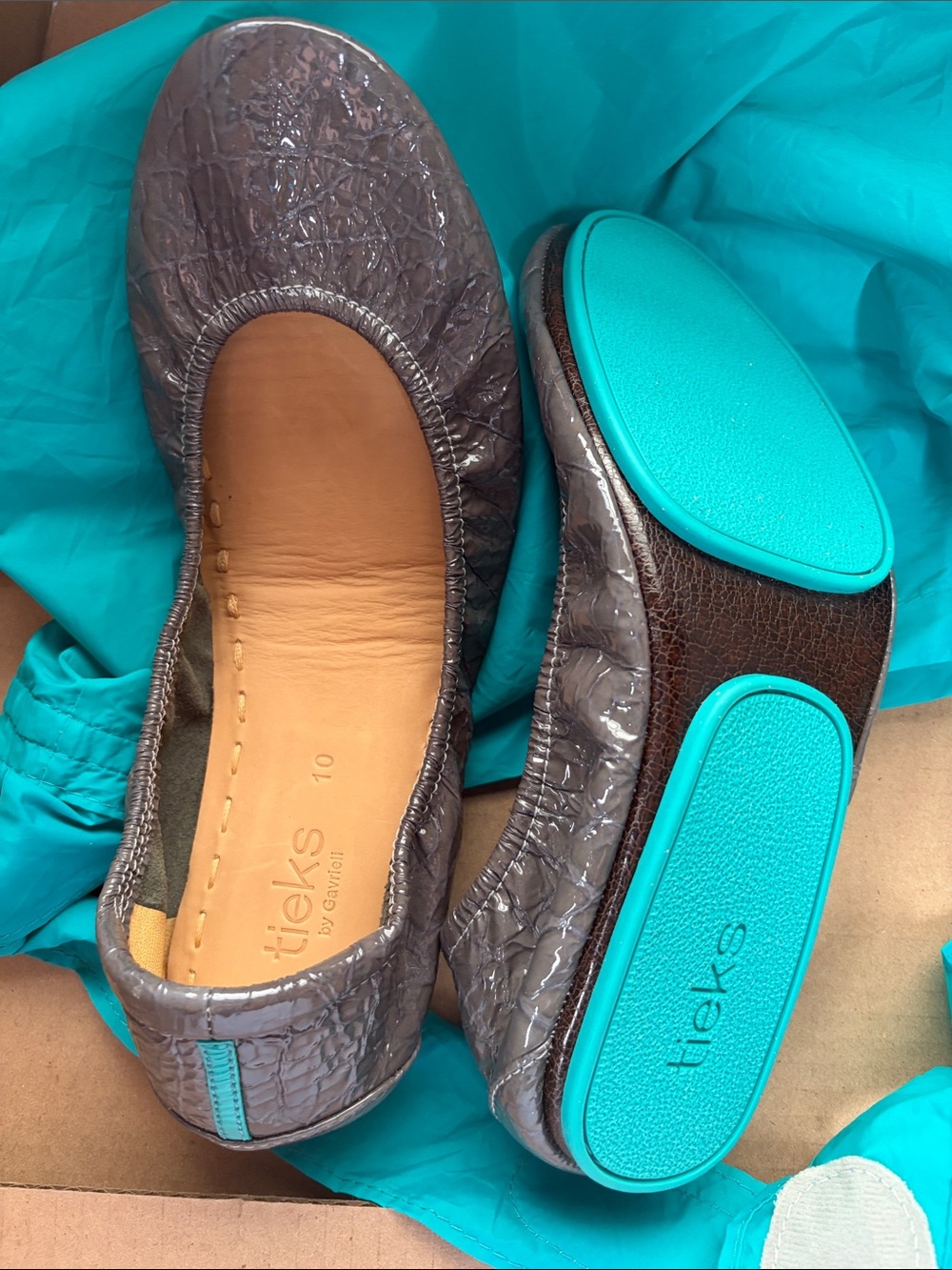Tieks Crinkle Gray Ballet Flats with Turquoise Soles - Picture 1 of 2
